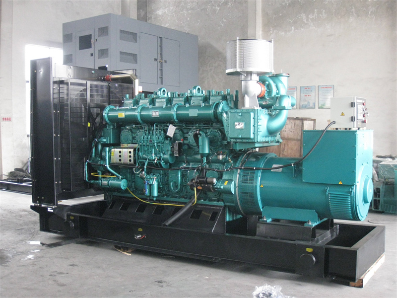 察雅200KW 柴油发电机的油耗是多少？